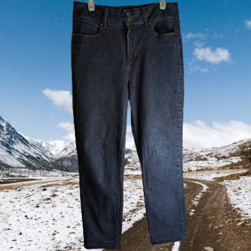 Comfort Fit 12 Wide waist band stretch jeans. Waist 32 inseam 26.5. fall/winter
